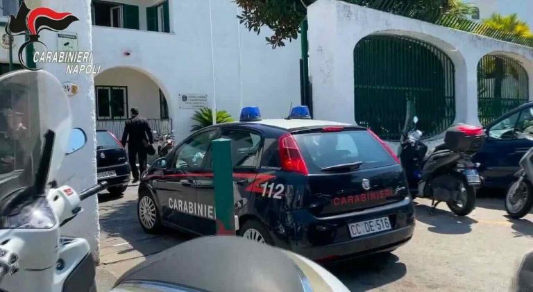 200 turisti delusi a Forio per cenone e camere: i carabinieri intervengono per calmare le tensioni