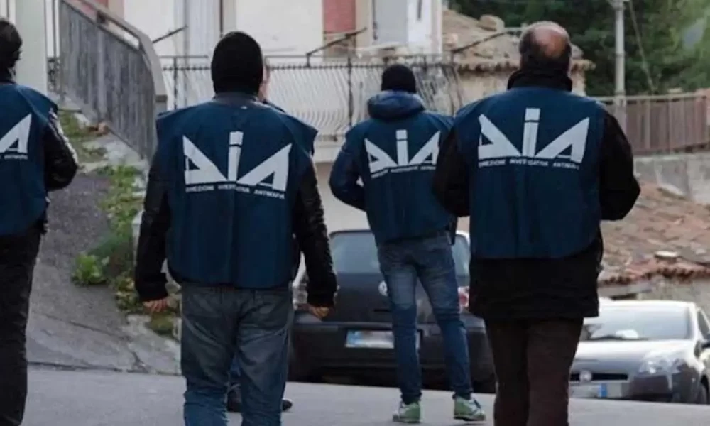 Camorra, arrestati tre minorenni nel Casertano: imprinting familiare nelle dinamiche criminali