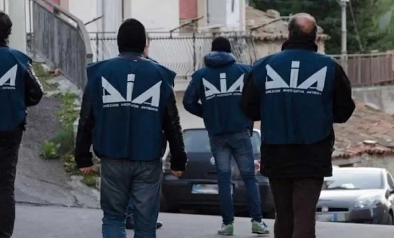 Camorra, arrestati tre minorenni nel Casertano: imprinting familiare nelle dinamiche criminali