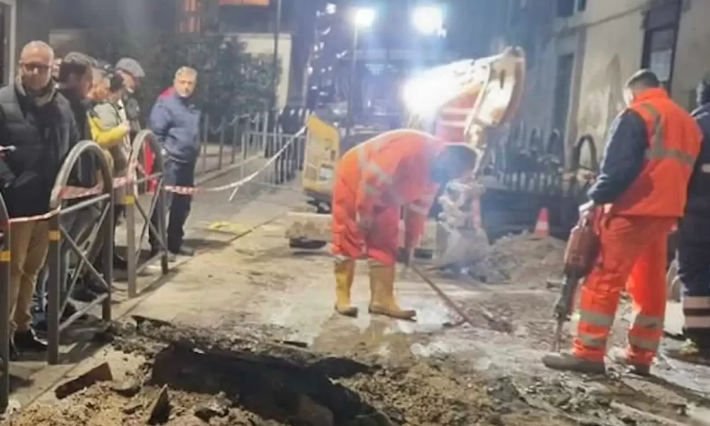 Casoria, crolla il palazzo di via Cavour: l’evacuazione tempestiva ha evitato la strage