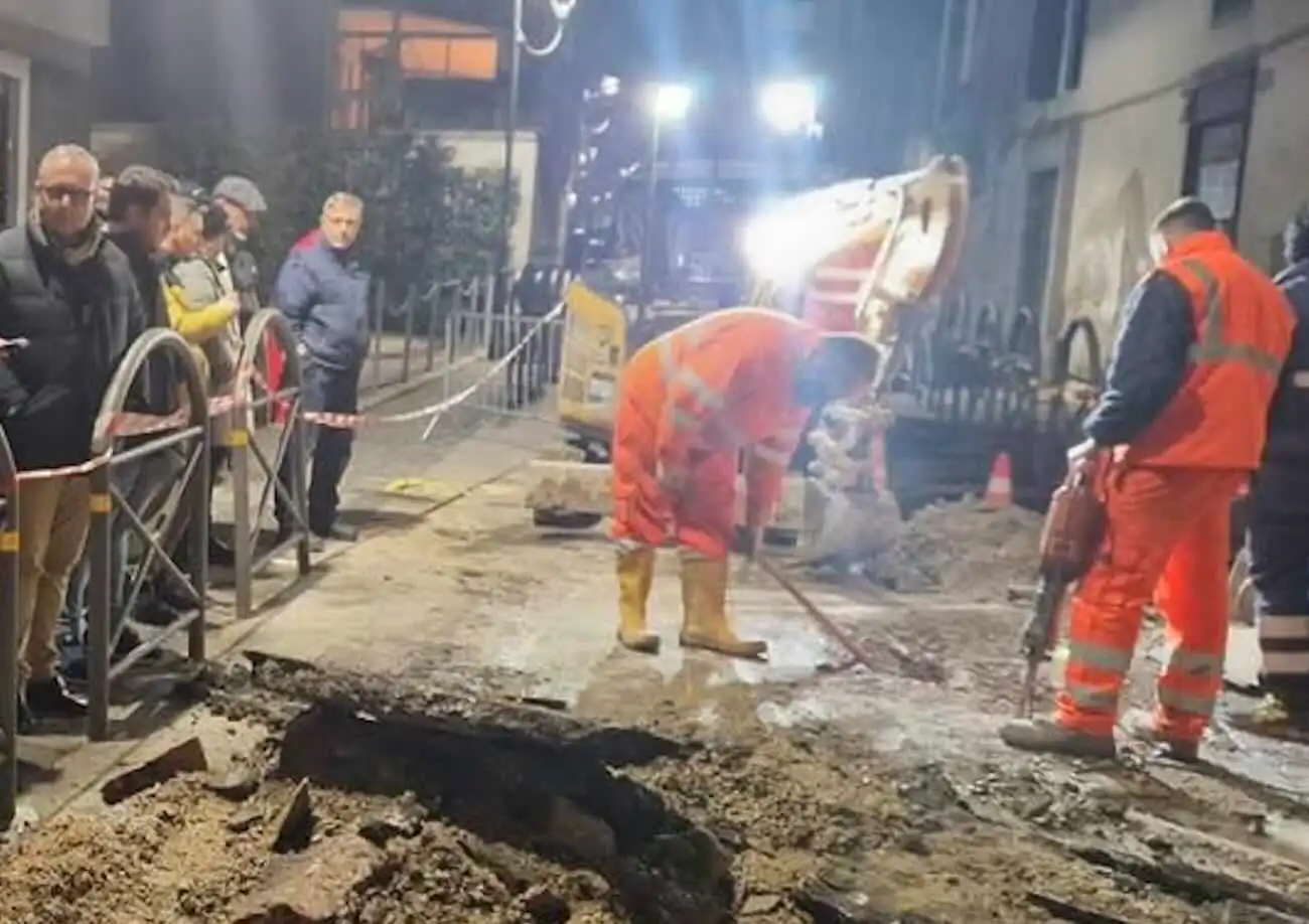 Casoria, crolla il palazzo di via Cavour: l’evacuazione tempestiva ha evitato la strage