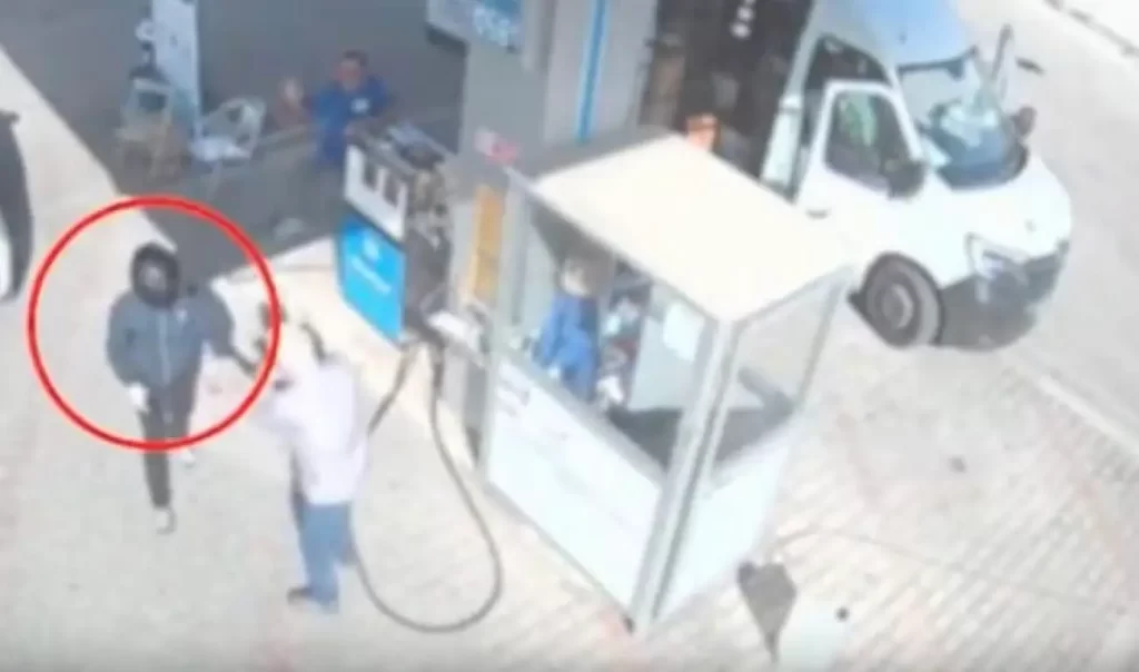 Cinque rapine in una manciata di minuti: incastrato il ladro seriale dei distributori della zona vesuviana