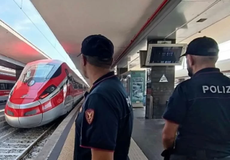 Fine della corsa a Napoli Centrale: arrestato 19enne ricercato per rapina ed estorsione