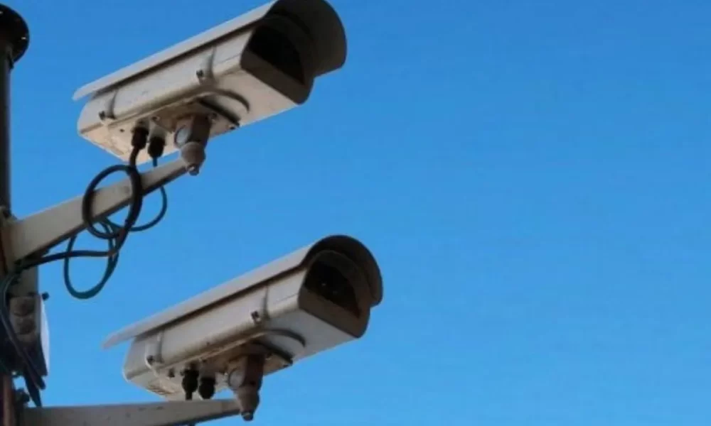 Napoli, ultimatum dei tassisti per l’America’s Cup: «Senza telecamere in via Marina, città ferma al palo»