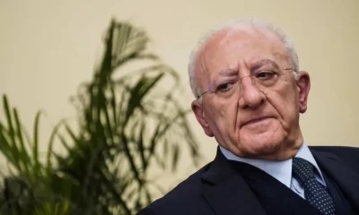 De Luca all’attacco: Il vero scandalo non è il Ponte sullo Stretto, ma Bagnoli