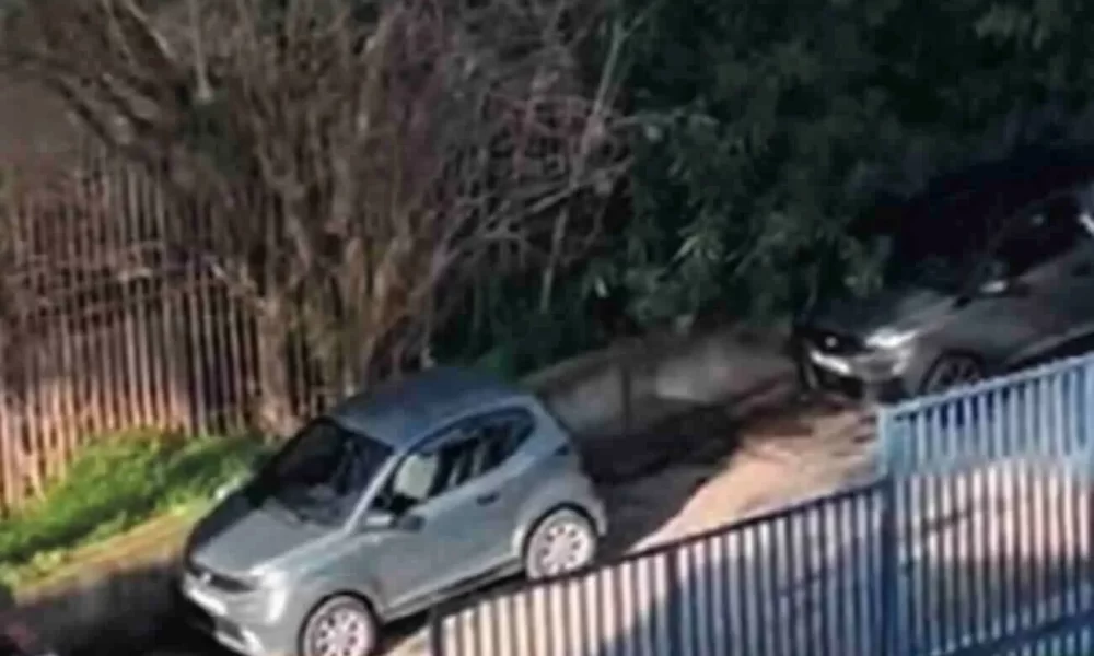 Furto d’auto davanti a un liceo, il prefetto rafforza i controlli all’Arenella