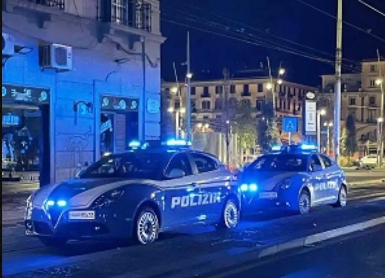 Napoli, fugge al controllo e aggredisce gli agenti: 37enne arrestato con cocaina