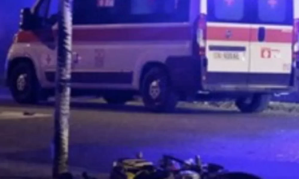 Napoli, tragedia nella notte in via Argine: auto contro cisterna, muore 55enne