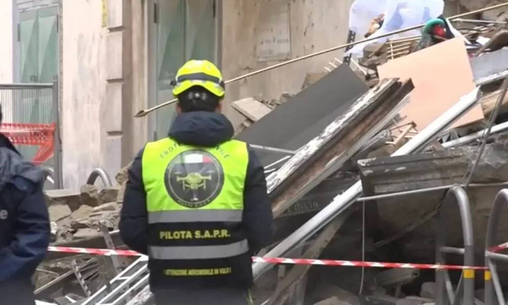 Casoria, crollo in via Cavour: tecnici al lavoro per scongiurare nuovi pericoli