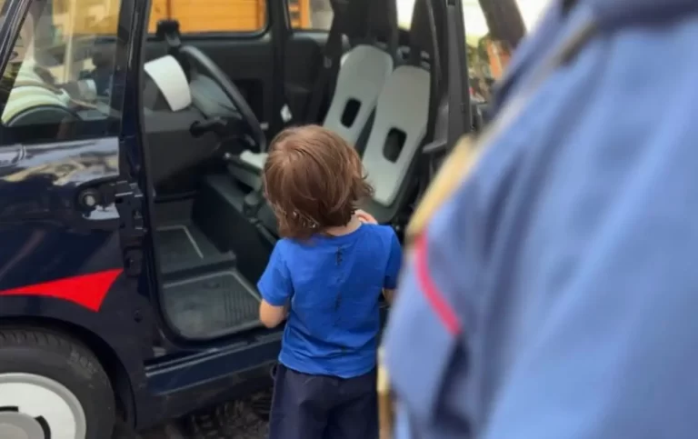 Napoli, scoperto asilo nido abusivo con 14 bambini stipati in una struttura fantasma