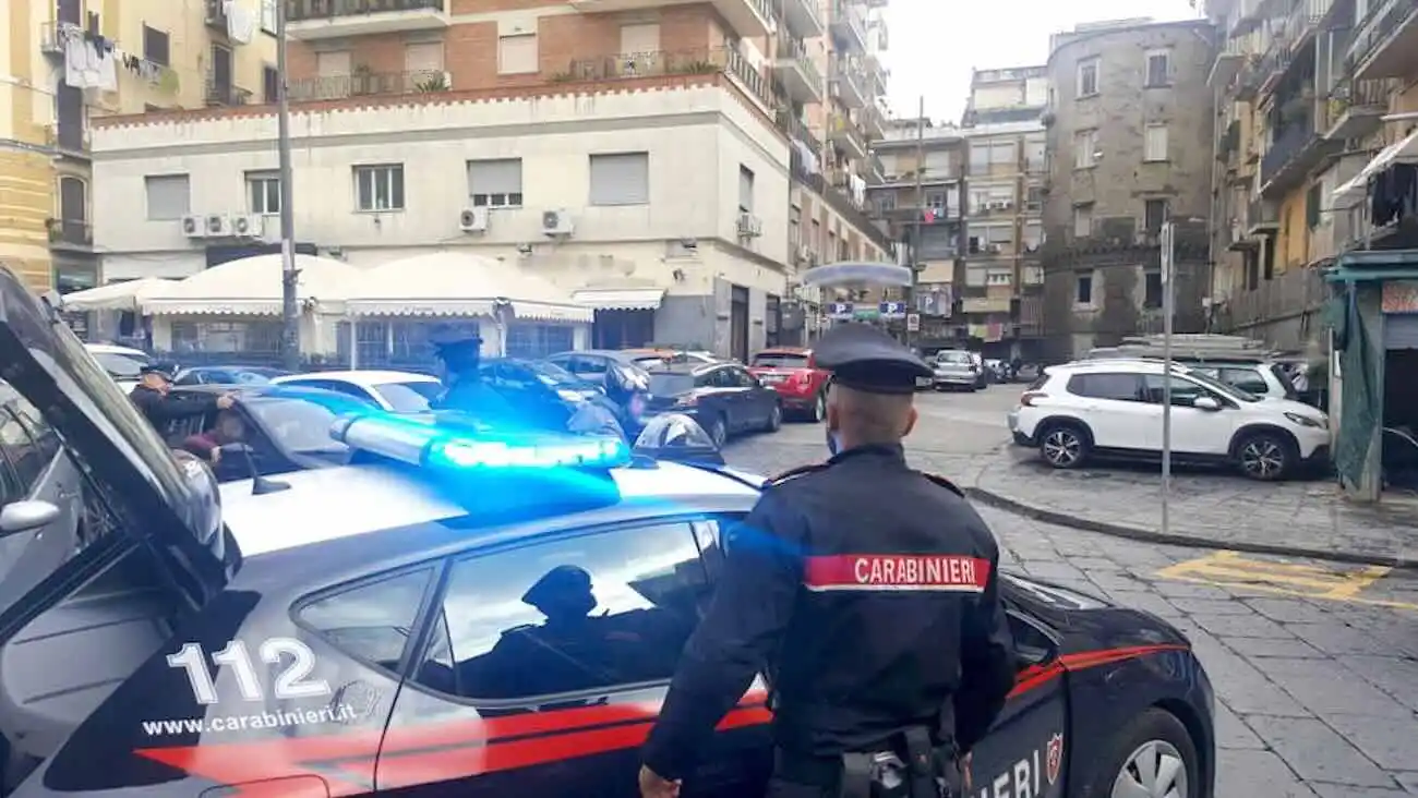 Napoli, blitz dei Carabinieri a Poggioreale: due arresti e un denunciato