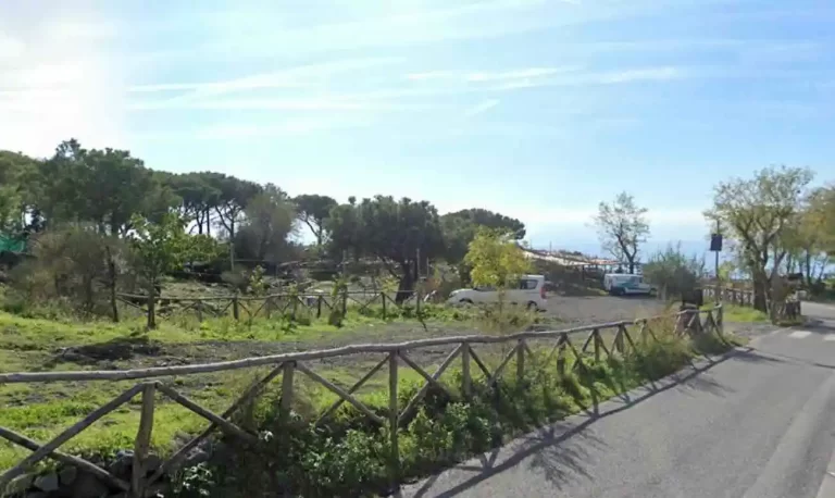 Vesuvio, Far West all’Osservatorio: coppietta rapinata e lasciata a piedi nel buio dopo l’assalto armato