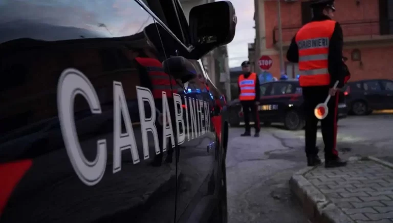 Vico Equense, spray al peperoncino contro direttore e cliente: denunciato 57enne