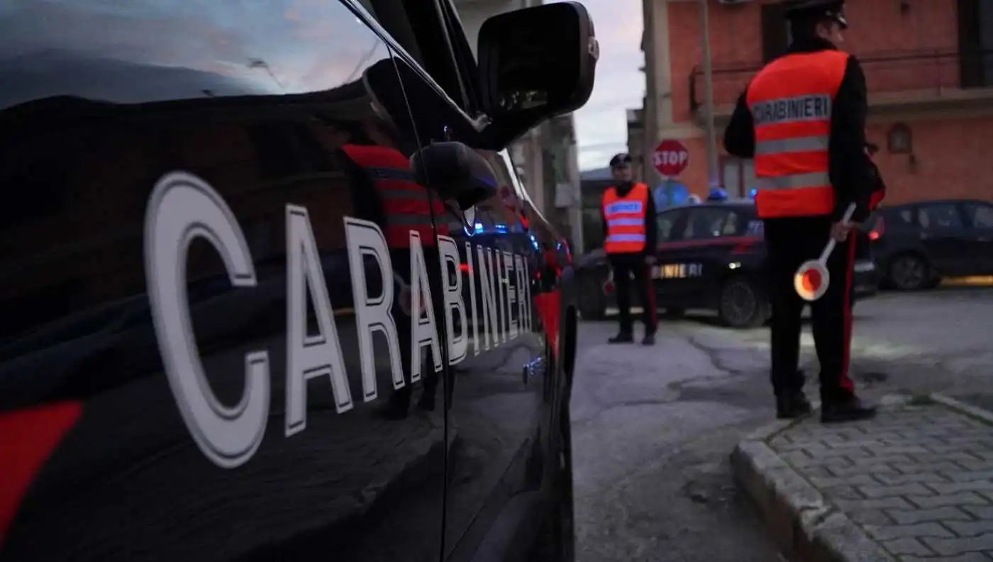 Vico Equense, spray al peperoncino contro direttore e cliente: denunciato 57enne