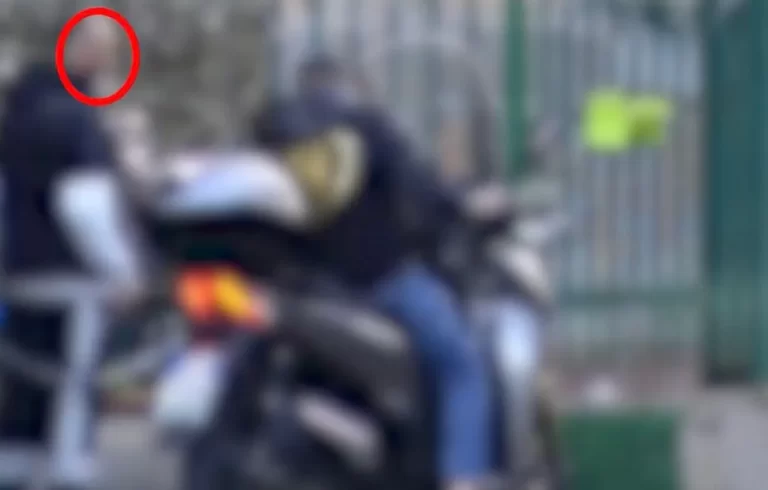 Scampia, nella ‘33’ pusher «gangster» con figlio di 10 anni e la parrucca per spacciare