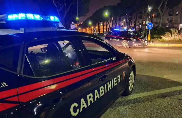 Castellammare, buca la serranda di una pizzeria: 30enne arrestato dai carabinieri