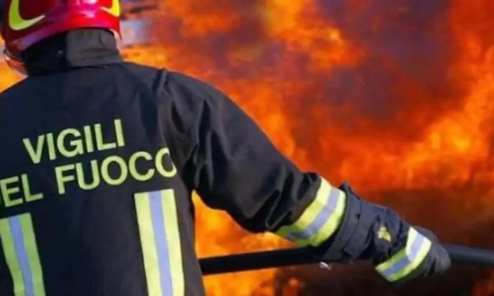 Notte di fuoco a San Vitaliano: incendio doloso di un autocarro