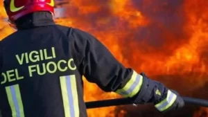 Notte di fuoco a San Vitaliano: incendio doloso di un autocarro