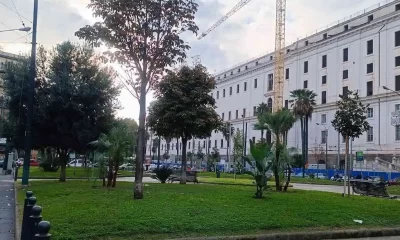 Napoli, blitz della Polizia locale: sequestrati cinque dehors abusivi a piazza Carlo III