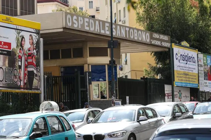Santobono, fine della protesta: più soldi e parcheggi per i dipendenti