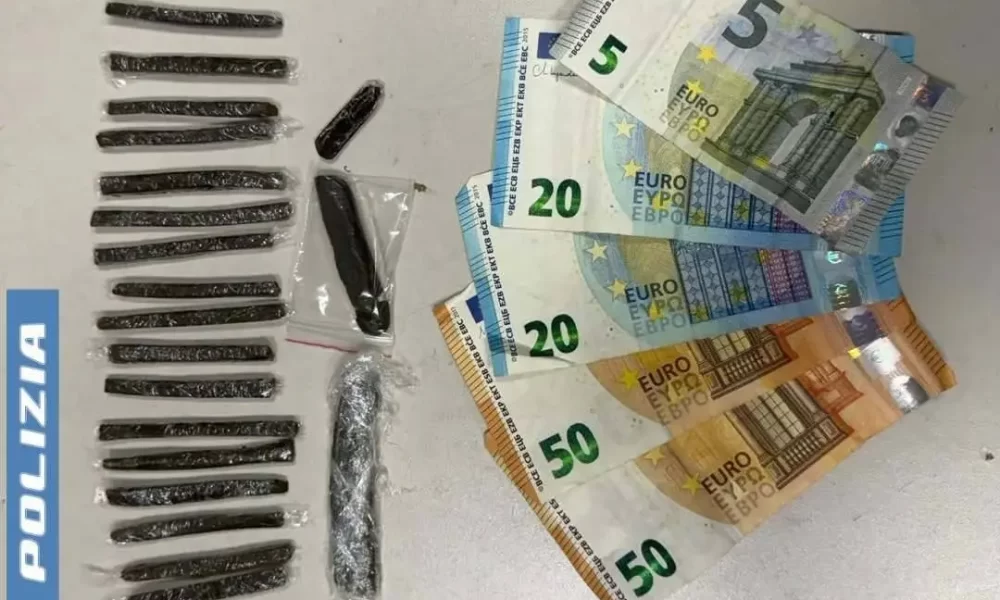 Napoli, pusher egiziano arrestato dalla polizia in piazza Principe Umberto