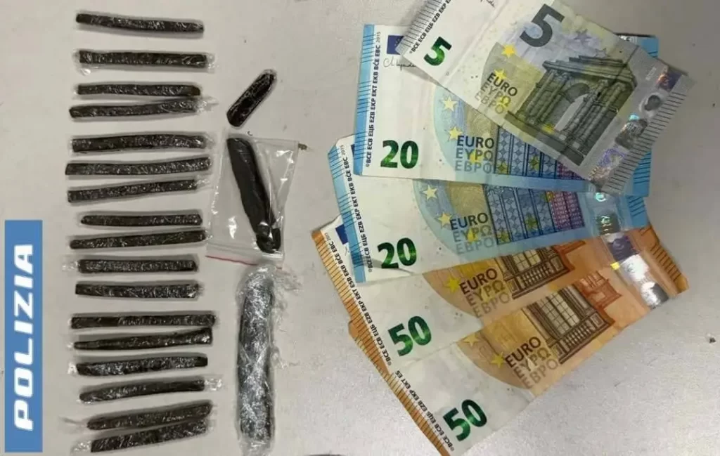 Napoli, pusher egiziano arrestato dalla polizia in piazza Principe Umberto