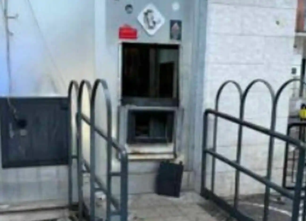 Assalto con esplosioni alla banca di Giugliano, via con l’Atm