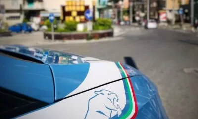 Due giovani pusher arrestati mentre spacciano per strada, un campanello d’allarme per la sicurezza della comunità.