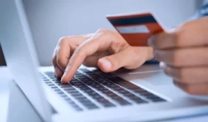 Scoperta una rete di truffatori: cinque persone denunciate grazie alla segnalazione di un cittadino di 66 anni.