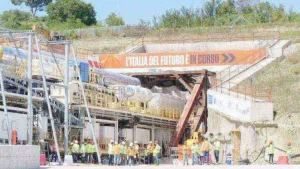 Un altro episodio di furto di rame minaccia l’alta velocità in Campania: colpo sventato ad Acerra, la comunità resta all’erta.