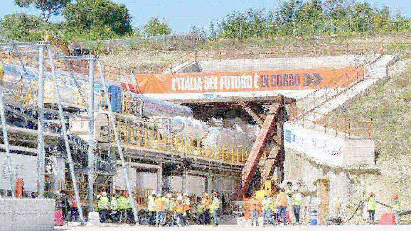 Un altro episodio di furto di rame minaccia l’alta velocità in Campania: colpo sventato ad Acerra, la comunità resta all’erta.