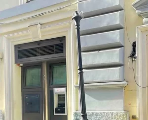 Lampioni furti al Vomero: come una banda ruba la luce nell’isola pedonale e mette a rischio la sicurezza della comunità