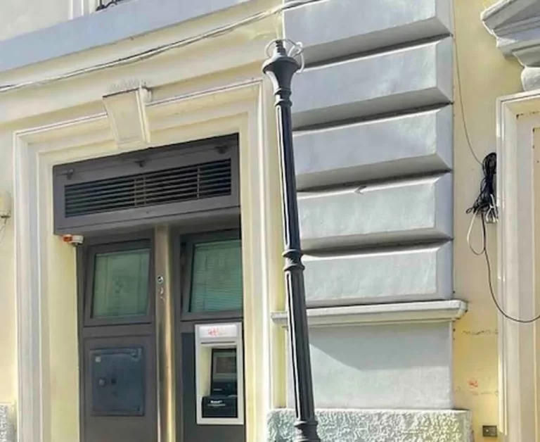 Lampioni furti al Vomero: come una banda ruba la luce nell’isola pedonale e mette a rischio la sicurezza della comunità