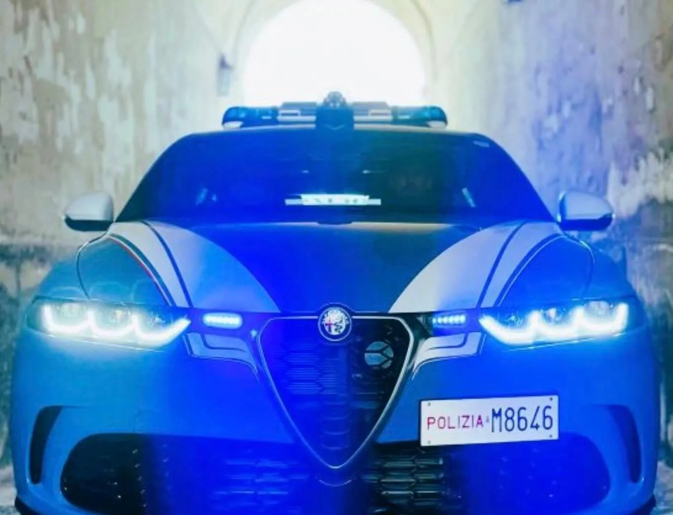 Un giovane di 23 anni arrestato ad Afragola mentre spacciava droga in auto, un colpo significativo nella lotta alla delinquenza.