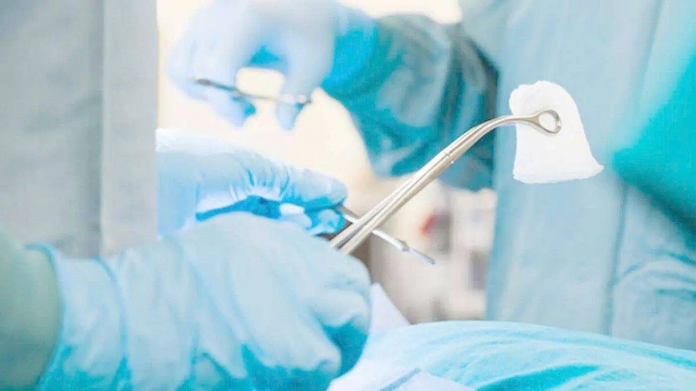 Operata al seno cantando Vasco: la musica entra in sala operatoria al Policlinico Federico II