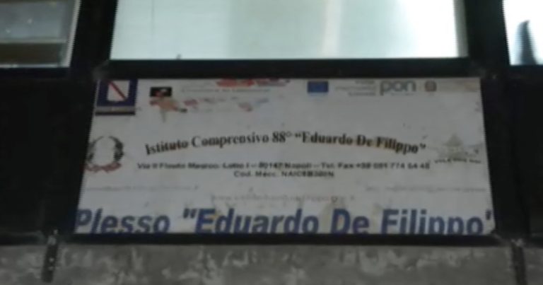 Ponticelli, scuola senza bagni, mamme in presidio: «Così lo Stato abbandona i bambini di periferia»