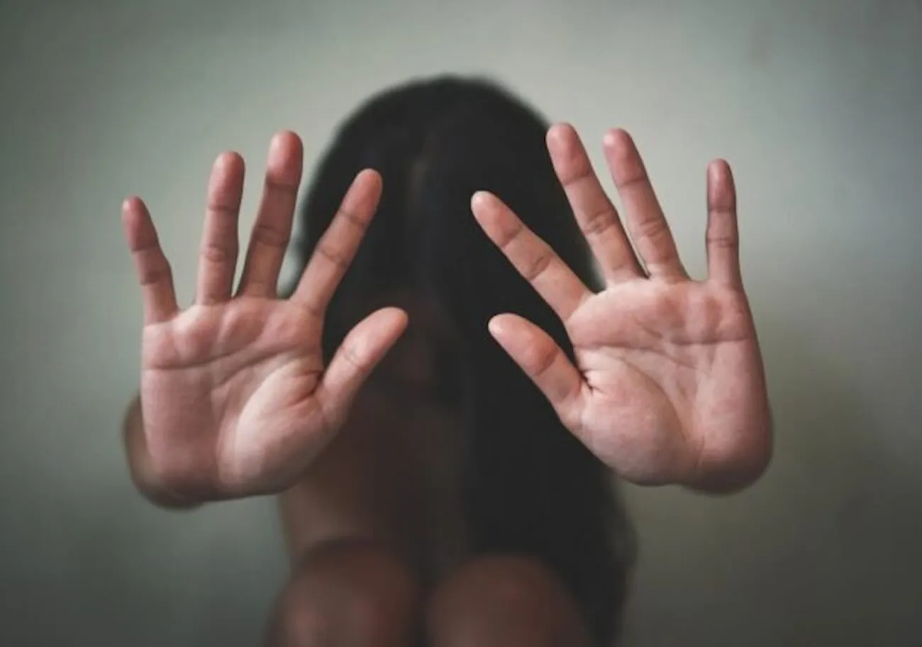 Napoli, entrava in casa della compagna e la violentava: arrestato