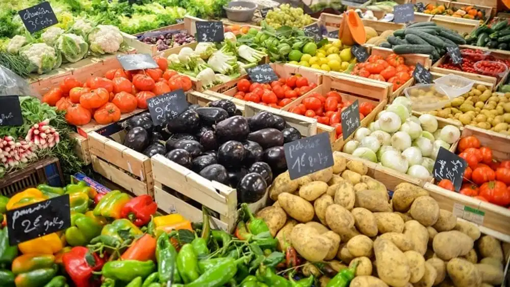 Napoli, controlli su frutta e verdura: sequestrati 240 chili di prodotti irregolari