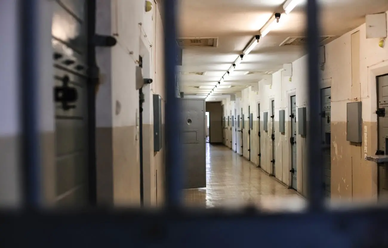 Violenze in carcere a Santa Maria Capua Vetere, l’ex capo del Nir in aula: «Credevo fossero calunnie»