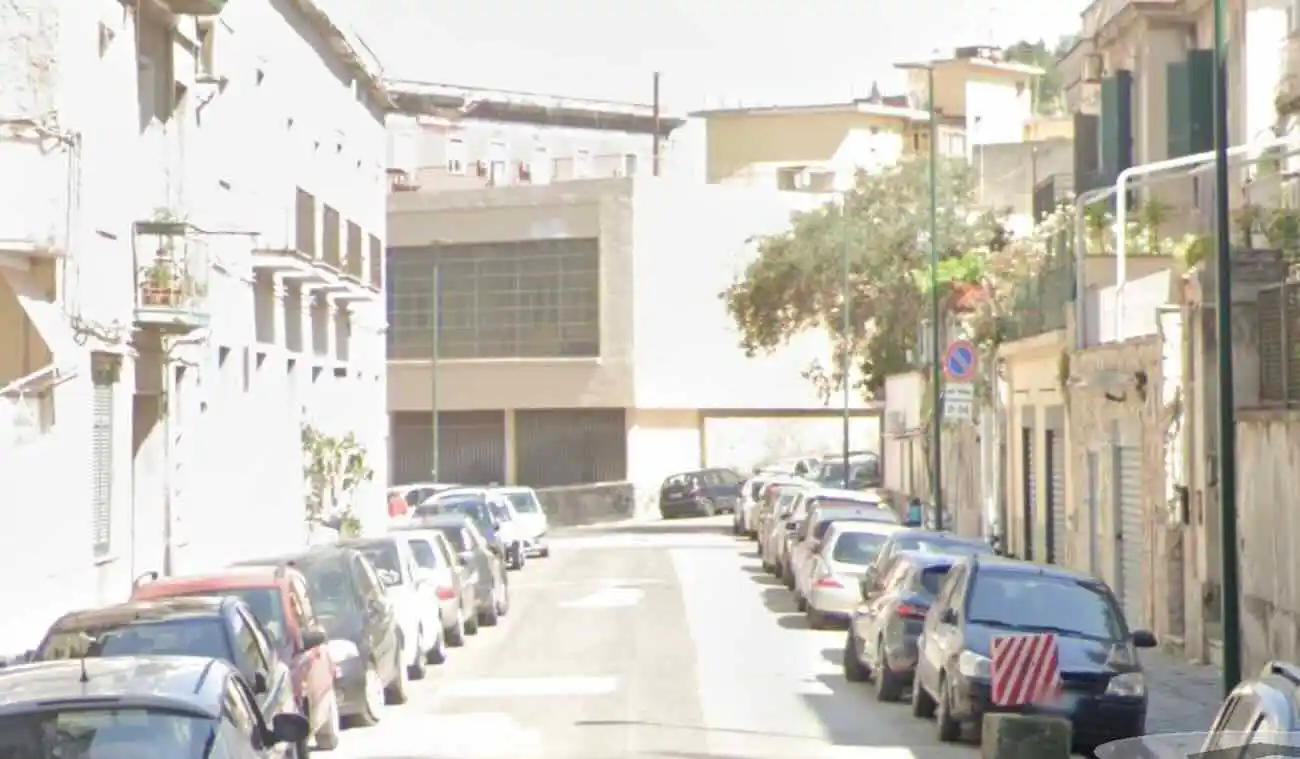 Esplosione di bombola GPL a Napoli: palazzina dichiarata inagibile, nessun ferito segnalato