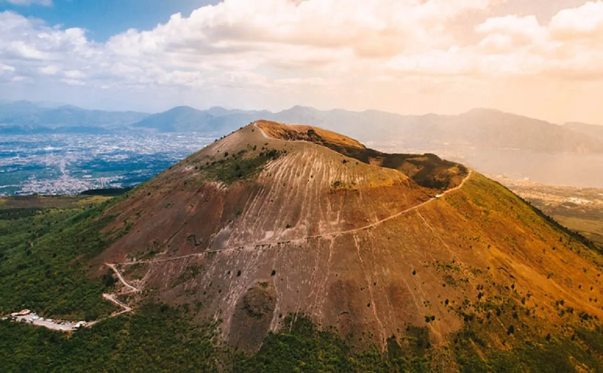 Vesuvio, 26 guide escluse dal cratere: la protesta per la sospensione dell’attività lavorativa