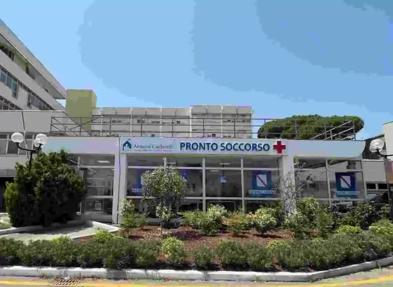 Giugliano: litiga con la compagna e la accoltella, ora è grave. Tenta il suicidio dopo l’attacco