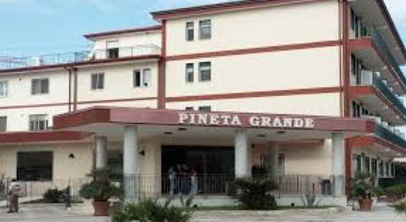 Accoltella l’ex compagna e tenta il suicidio: arrestato 33enne a Napoli