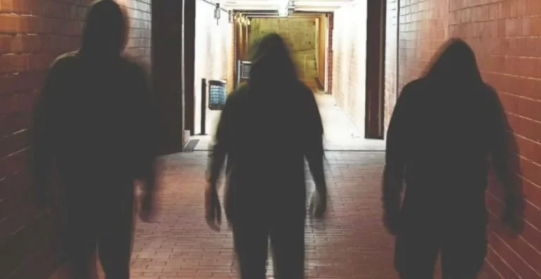 Pozzuoli, arrestato per stalking un uomo davanti alla caserma per la violenza sulla moglie