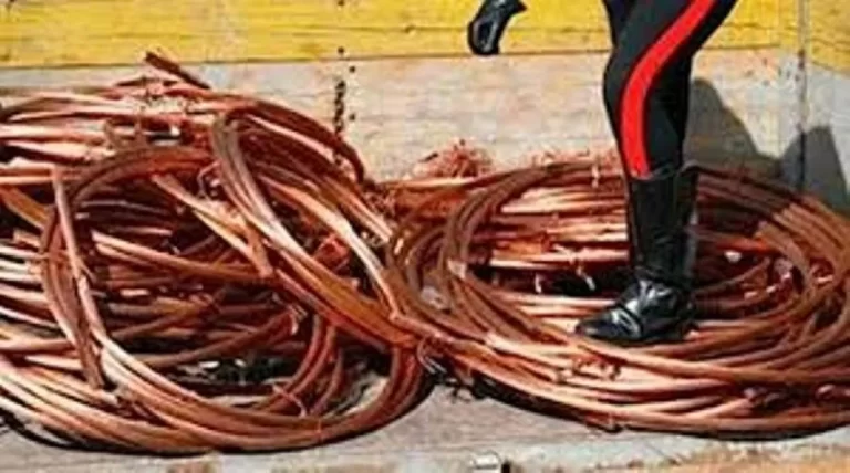 Afragola, furto di rame: rubati 120 metri di cavi dai binari dell’Alta Velocità
