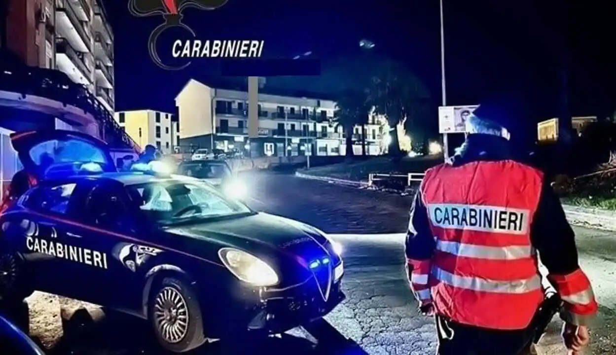 Blitz dei Carabinieri nella movida del Vesuviano: controlli nei locali notturni