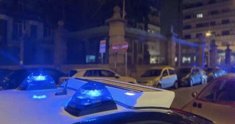 Napoli, blitz nella movida di Chiaia: scoperti B&B fantasma e furti di energia in due locali