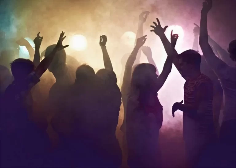 Discoteca sequestrata a Bagnoli, chiusa uscita di sicurezza: indagini in corso a Napoli