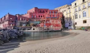 Tar boccia il Comune: abolito il numero chiuso e gli orari ridotti per le spiagge libere