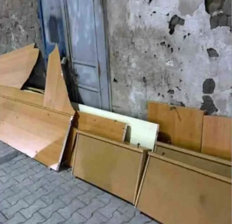 Torre del Greco, due denunciati per discarica abusiva su marciapiedi cittadini